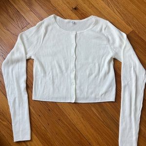 Uniqlo white crop medium sweater